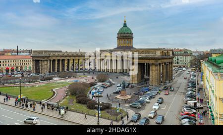 Sankt Petersburg, Russland – 15. Februar 2014: Panorama über die Kasaner Kathedrale auf dem Newski-Prospekt Stockfoto