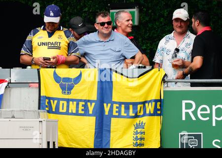 Sydney, Australien. 05th Januar 2022. England-Fans beim Ashes 4th-Testspiel zwischen Australien und England am Sydney Cricket Ground, Sydney, Australien, am 5. Januar 2022. Foto von Peter Dovgan. Nur zur redaktionellen Verwendung, Lizenz für kommerzielle Nutzung erforderlich. Keine Verwendung bei Wetten, Spielen oder Veröffentlichungen einzelner Clubs/Vereine/Spieler. Kredit: UK Sports Pics Ltd/Alamy Live Nachrichten Stockfoto