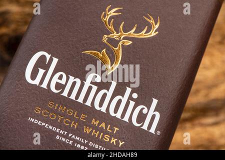 EDINBURGH, SCHOTTLAND - 23. DEZEMBER 2021: Box mit 18 Jahre altem Glenfiddich Single Malt Scotch Whisky Stockfoto