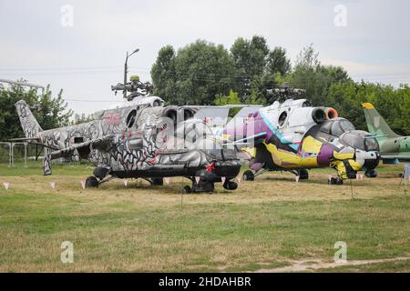 KIEW, UKRAINE - 01. AUGUST 2021: Hubschrauber im Oleg Antonov State Aviation Museum ausgestellt Stockfoto