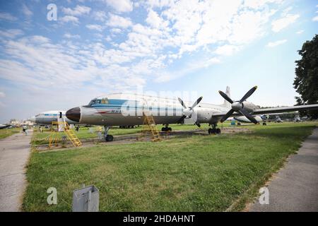 KIEW, UKRAINE - 01. AUGUST 2021: Aeroflot Iljuschin IL-18A, ausgestellt im Oleg Antonov State Aviation Museum Stockfoto