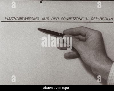 Die Serie der archivel-Fotos zeigt das Reiseverbot zwischen Ost- und West-Berlin im August 1961 und zeigt den Bau von Barrikaden, die schließlich sein würden Stockfoto