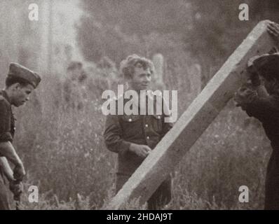 Die Serie der archivel-Fotos zeigt das Reiseverbot zwischen Ost- und West-Berlin im August 1961 und zeigt den Bau von Barrikaden, die schließlich sein würden Stockfoto