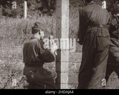 Berliner Krise von 1961. Die Serie der archivel-Fotos zeigt das Reiseverbot zwischen Ost- und West-Berlin im August 1961 und den Bau von Barrikaden Stockfoto