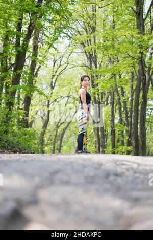 Weibchen, die während ihres Open-Air-Trainings auf dem Spring Trail stehen Stockfoto