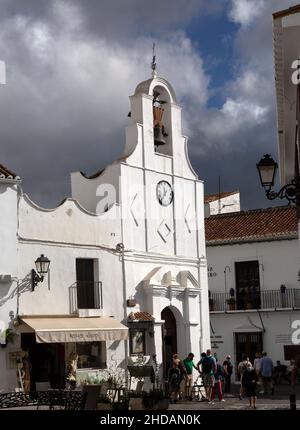 Historische Kirche von San Sebastian im Dorf Mijas, Provinz Malaga, Andalusien, Spanien Stockfoto