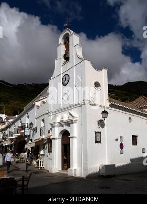 Historische Kirche von San Sebastian im Dorf Mijas, Provinz Malaga, Andalusien, Spanien Stockfoto