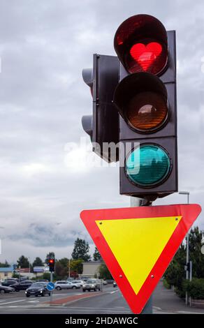 Herzförmige Ampel in Akureyri, Island Stockfoto