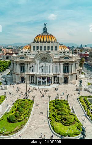 Eine Luftaufnahme des majestätischen Palacio de Bellas Artes (Palast des Museums der Schönen Künste) in Mexiko Stockfoto