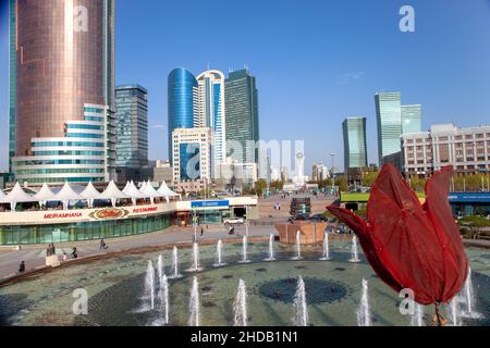 Nur Sultan, Kasachstan - 05-03-2017:Blick auf moderne Architektur und Wolkenkratzer in nur Sultan Stockfoto