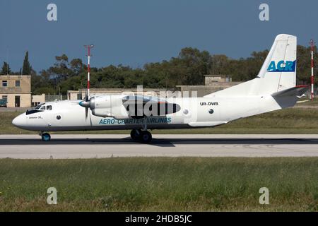 Aero Charter Airlines Antonov AN-26 (REG: UR-DWB) Landebahn 13. Stockfoto