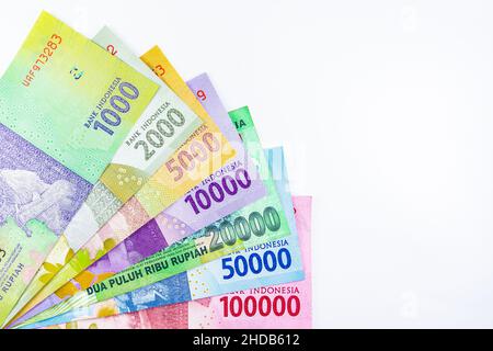 Indonesische Währung, Rupiah-Geldpapier, alles nominal isolierter weißer Hintergrund Stockfoto