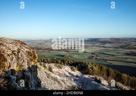 Roseberry Topping vom Cleveland Way aus in Hasty Bank, North Yorkshire, Großbritannien Stockfoto