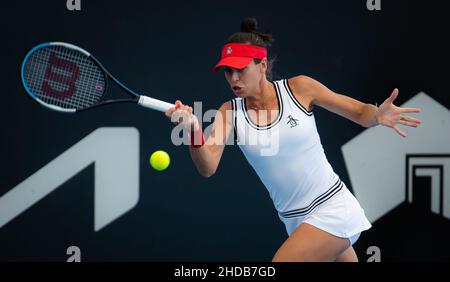 Ajla Tomljanovic aus Australien in der ersten Runde gegen Heather Watson aus Großbritannien beim Adelaide International WTA 500 Tennisturnier 2022 am 3. Januar 2022 im Memorial Drive Tennis Center in Adelaide, Australien - Foto: Rob Prange/DPPI/LiveMedia Stockfoto