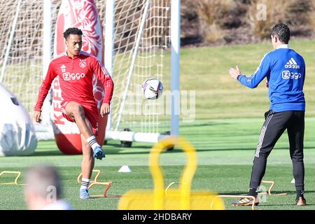 QUINTA DO LAGO, PORTUGAL - 5. JANUAR: Während einer Trainingssitzung von Ajax auf dem Campus am 5. Januar 2022 in Quinta do Lago, Portugal (Foto von Ben Gal/Orange Picters) Stockfoto