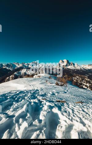 Mt. Pelmo und Mt. Civetta im Winter Stockfoto