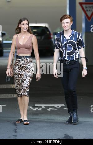 Sydney, Australien. 5th. Januar 2022. Matilda Moran und Joel Granger kommen zur Eröffnungsnacht des Kleinen Prinzen im Sydney Coliseum Theatre an. Kredit: Richard Milnes/Alamy Live Nachrichten Stockfoto