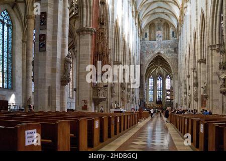 Das Ulmer Münster ist eine lutherische Kirche (von innen). Sie ist derzeit die höchste Kirche der Welt, mit einem Kirchturm von 161,5 Metern (530 ft) Stockfoto