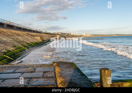 Aberdeen, Schottland, Großbritannien, 17th. November 2021, Aberdeen Beach Defence bei Flut. Stockfoto