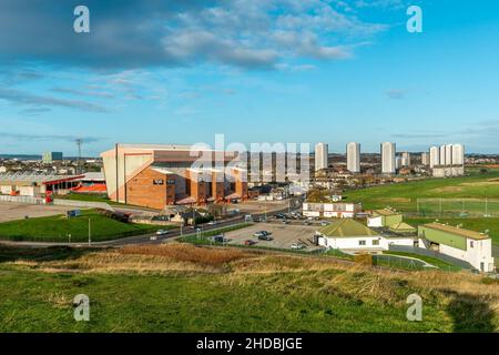 Aberdeen, Schottland, Großbritannien, 17th. November 2021, Aberdeen Football Club und die Brücke des Don. Stockfoto