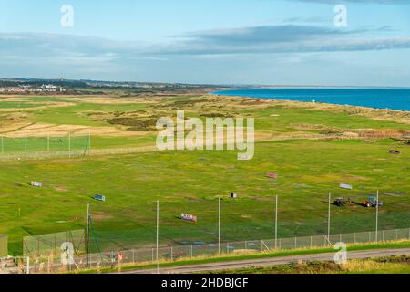 Aberdeen, Schottland, Großbritannien, 17th. November 2021, Aberdeen Bridge of Don und der Golfplatz Links. Stockfoto