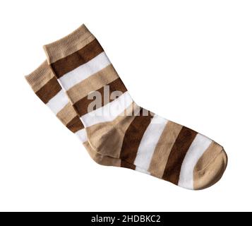 Hohe weiße braune Socken isoliert auf weißem Hintergrund. Paar gestreifte mehrfarbige Baumwollsocken aus nächster Nähe. Strumpfwaren Design-Element für aktive Leblichkeit Stockfoto