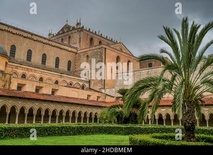 Kreuzgang, Benediktinerkloster, Kathedrale Santa Maria Nuova, Monreale, Sizilien, Italien Stockfoto