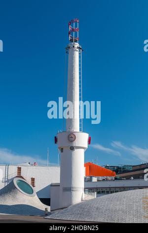 Helsinki, Finnland - 5. August 2021: Unterirdisches Kunstmuseum Amos Rex am Lasipalatsi plaza. Stockfoto