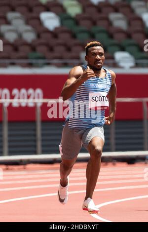 01. August 2021: Leungo Scotch aus Botswana tritt in den Vorläufen der Männer 400m beim Leichtathletik-Wettbewerb im Olympiastadion in Tokio, Japan, an. Daniel Lea/CSM} Stockfoto