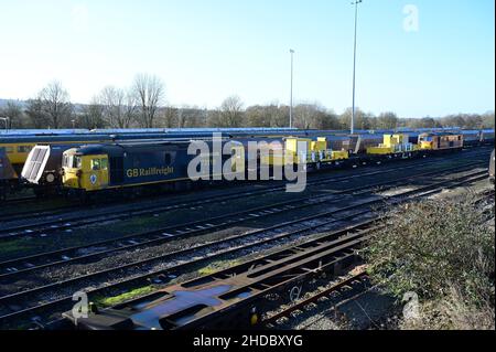 Tonbridge, Kent, UK-Januar 05 2022: Eine zweimotorige Lokomotive der Baureihe 73 73119 'Borough of Eastleigh' in Tonbridge West Yard an einem eiskalten Winter Stockfoto