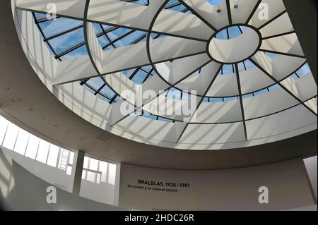 Obergeschoss mit Glaskuppel in der Pinakothek der Moderne, Draufsicht, Maxvorstadt, München, Bayern, Deutschland Stockfoto