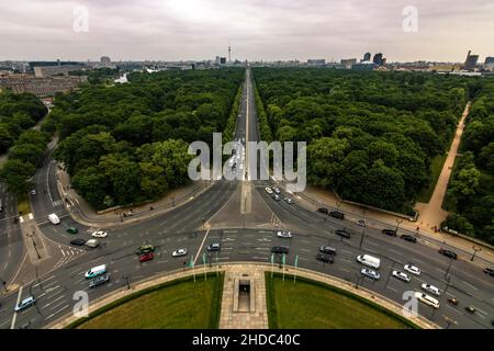 Blick von der Siegessäule auf die Straße des 17. Juni, Berlin, Deutschland Stockfoto