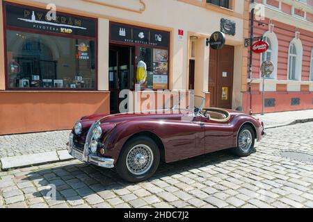 Vintage Jaguar XK 140 Cabrio, historische Altstadt, Ceske Budejovice, eske Bud jovice, Bohemian-Bud?jovice, Jihocesky kraj, Südböhmen Stockfoto