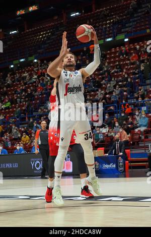 Mailand, Italien. 05th Januar 2022. Kyle Weems (Virtus Segafredo Bologna) während der AX Armani Milano vs Virtus Segafredo Bologna, Italienischer Basketball Eine Serie Meisterschaft in Mailand, Italien, Januar 05 2022 Kredit: Unabhängige Fotoagentur/Alamy Live Nachrichten Stockfoto