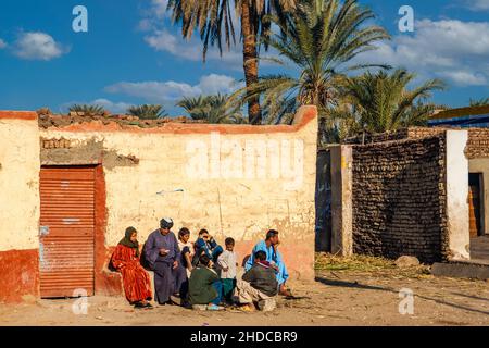 Dorfleben in Al Qurnah, Luxor, Theben, Ägypten, Luxor, Theben, Ägypten, Afrika Stockfoto