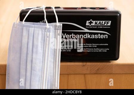 Verbandskasten, Mund- und Nasenschutz, Deutschland, Europa Stockfoto