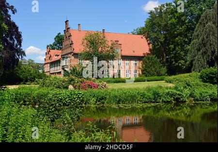 Europa, Deutschland, Hamburg, Stadtteil Bergedorf, Bergedorfer Schloss aus dem 17. Jahrhundert, einziges Schloss in Hamburg, Schlosspark, Teich, Stockfoto