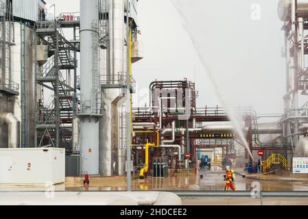 Feuer- und Rettungsübung in einer Solaranlage. Stockfoto