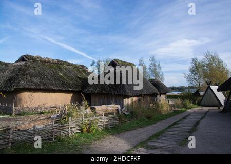 Haithabu war eine bedeutende Siedlung der Wikinger. Der Ort gilt als frühe mittelalterliche Stadt in Nordeuropa und war ein wichtiger Handelsort und H Stockfoto