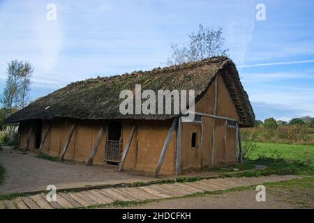 Haithabu war eine bedeutende Siedlung der Wikinger. Der Ort gilt als frühe mittelalterliche Stadt in Nordeuropa und war ein wichtiger Handelsort und H Stockfoto