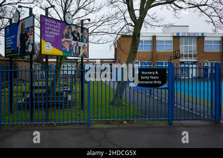 Die Katholische Sekundarschule Sacred Heart und die Katholische Akademie von Nichola Postgate vertrauen auf die St. Bedes Grundschule Marske by the Sea Cleveland UK Stockfoto