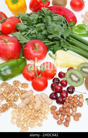 Symbolfoto gesunde Ernährung, Obst, Gemüse, Arbeitnehmererfindergesetz, Kirschen, Erdnüsse, Paproka, Rettich, Tomaten, Walnüsse, Kiwi, Apfel, Stockfoto