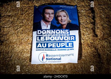 Öffentliche Sitzung von Marion Anne Perrine. "Marine" Le Pen ist ein französischer Anwalt und Politiker, der seit 2011 Präsident der Nationalen Rallye ist. Seit 2017 ist sie Mitglied der Nationalversammlung des Wahlkreises Pas-de-Calais aus dem Jahr 11th. Frankreich. Stockfoto