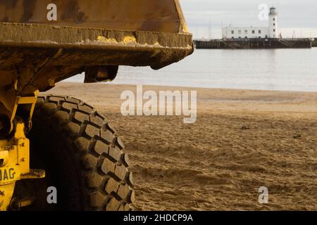 Robuste Reifendetails auf Sandbewegungsgeräten am Scarborough Beach nach einem großen Sturm Stockfoto