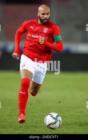 Halle, Deutschland. 05th Januar 2022. Fußball: Testspiele, Hallescher FC - FC Erzgebirge Aue im Leuna-Chemie-Stadion. Halles Terrence Boyd auf dem Ball. Quelle: Jan Woitas/dpa-Zentralbild/ZB/dpa/Alamy Live News Stockfoto