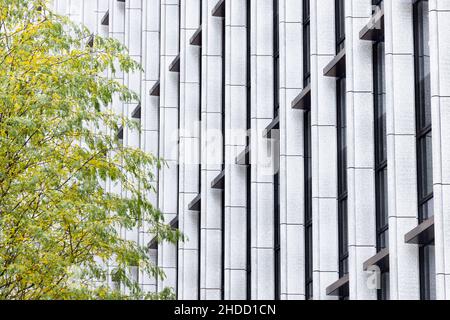 Birmingham West Midlands, Großbritannien, Oktober 20th 2021: Die Fassade des One Chamberlain Square-Gebäudes mit dem größten Regionalbüro von PwC. Stockfoto