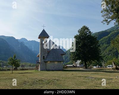 Alte Kirche im Dorf Theth, Albanien Stockfoto