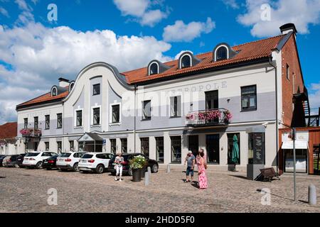 Kuldiga, Lettland - 24. Juli 2019: Blick auf das historische Hotel Metropole, das seit 1910 aktiv ist. Stockfoto
