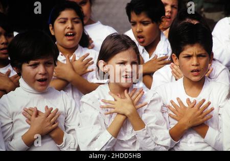 Austin Texas USA, 1995: Der hispanische Kinderchor mit 4th und 5th Schülern ist an der Dawson Elementary School zu sehen. ©Bob Daemmrich Stockfoto