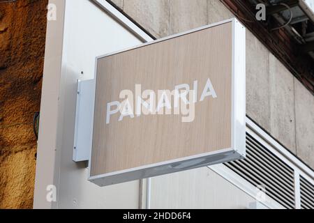 VALENCIA, SPANIEN - 03. JANUAR 2022: Panaria ist eine spanische Bäckereikette Stockfoto